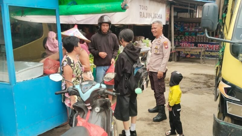 Warga Tengah Belanja Disambangi Polisi, Pesan Tegas: Waspada Jambret!