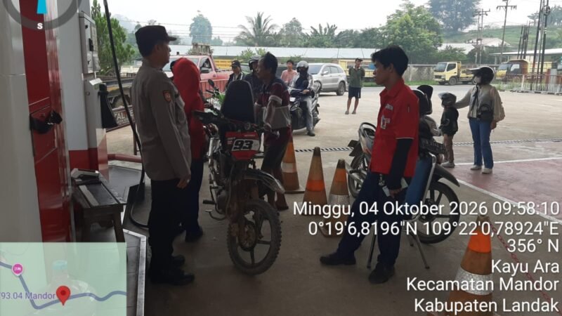 Polisi Hadir di Tengah Antrean SPBU, Warga Diimbau Tetap Tertib dan Waspada