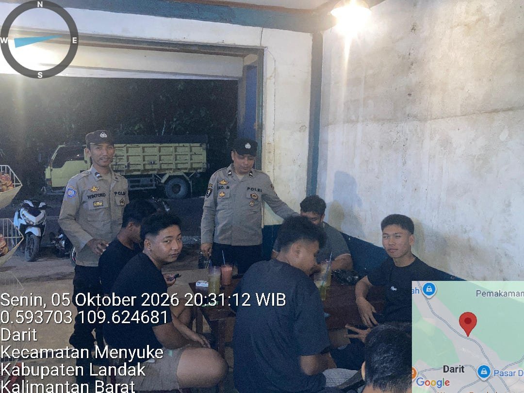 Laksanakan Patroli Malam, Samapta Polsek Menyuke Berikan Imbauan Kamtibmas Kepada Warga