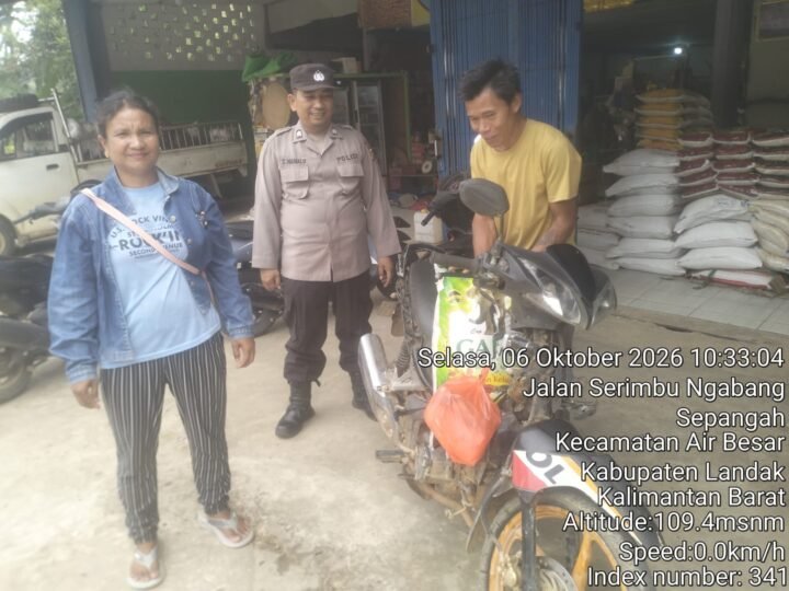 Tetap Hadir di Tengah Teriknya Matahari, Polisi Sapa Warga dan Ingatkan Bahaya Curanmor