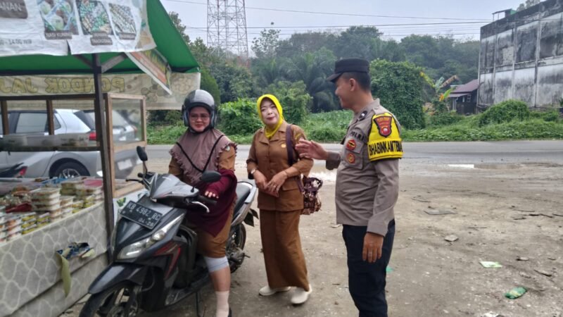 “Terik Matahari Tak Halangi Polisi Hadir di Tengah Warga, Pesan Kamtibmas Disampaikan”