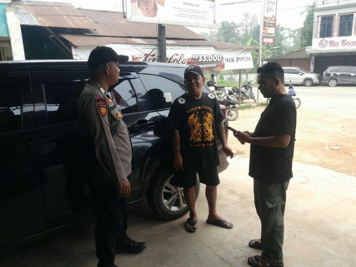 Cegah Kejahatan di Siang Hari, Personel Polsek Mempawah Hulu Sampaikan Pesan Kamtibmas kepada Warga