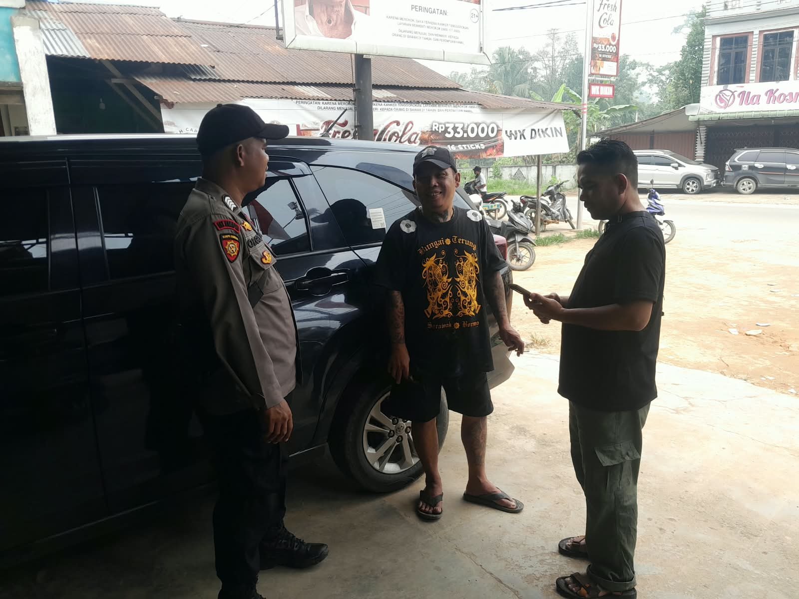 Cegah Kejahatan di Siang Hari, Personel Polsek Mempawah Hulu Sampaikan Pesan Kamtibmas kepada Warga