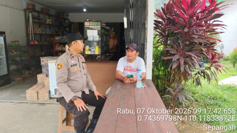 Temui Warga Saat Patroli Siang, Polisi Air Besar Ajak Bijak Gunakan Media Sosial