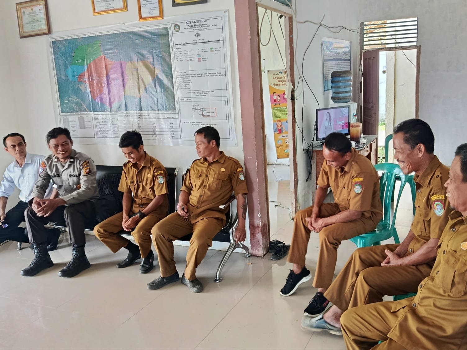 Edukasi Warga, Polsek Menjalin Ingatkan Bahaya Membakar Lahan Sembarangan