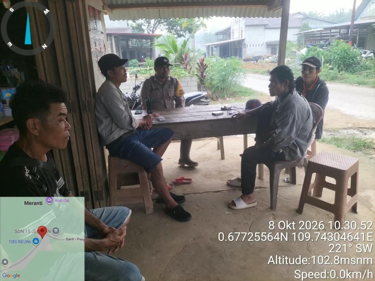 Manfaatkan Momen Santai Warga, Bhabinkamtibmas Polsek Meranti Perkuat Silaturahmi