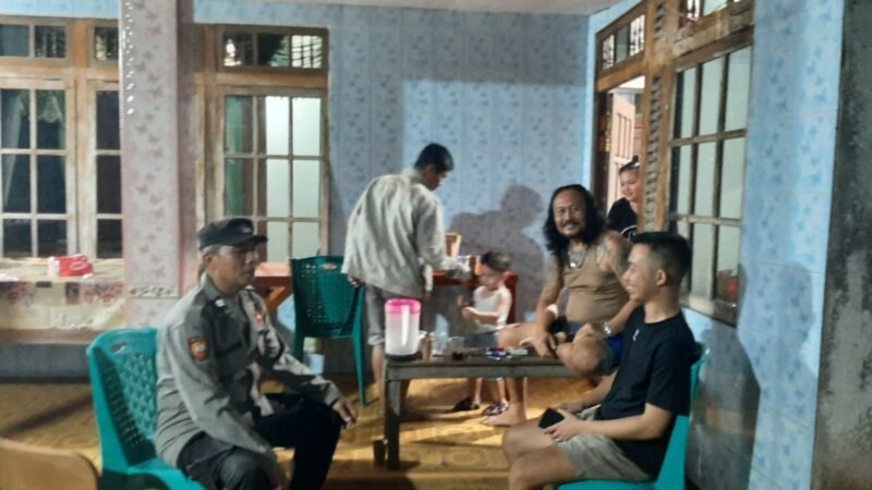 Saat Malam Mulai Sunyi, Polisi Mandor Justru Bergerak Sapa Warga dan Jaga Keamanan”