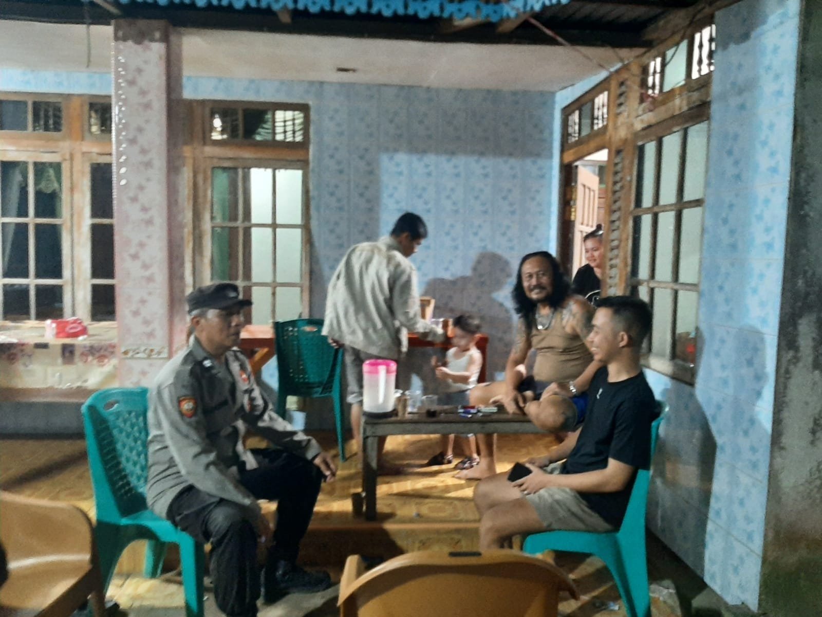 Saat Malam Mulai Sunyi, Polisi Mandor Justru Bergerak Sapa Warga dan Jaga Keamanan”