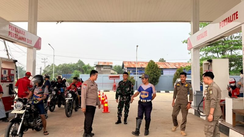 Cegah Praktik Curang dan Potensi Keributan, Petugas Gabungan Sisir SPBU di Sungai Cegah Praktik Curang dan Potensi Keributan, Petugas Gabungan Sisir SPBU di Sungai Tebelian