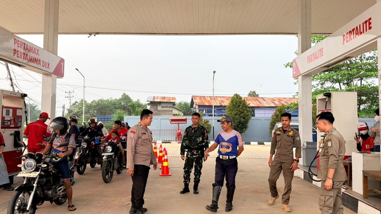 Cegah Praktik Curang dan Potensi Keributan, Petugas Gabungan Sisir SPBU di Sungai Cegah Praktik Curang dan Potensi Keributan, Petugas Gabungan Sisir SPBU di Sungai Tebelian
