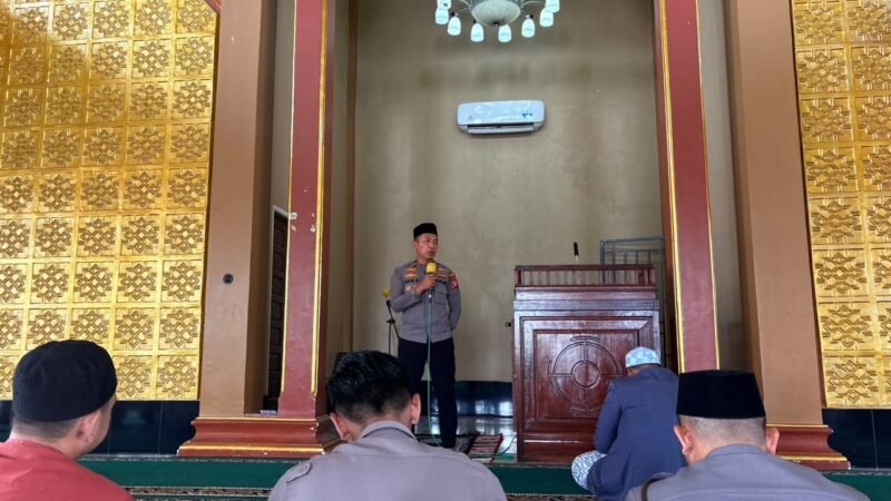 Jumat Keliling di Masjid At Taqwa Ngabang, Polres Landak Ajak Warga Jaga Kamtibmas dan Kerukunan Serta Larangan Karhutla