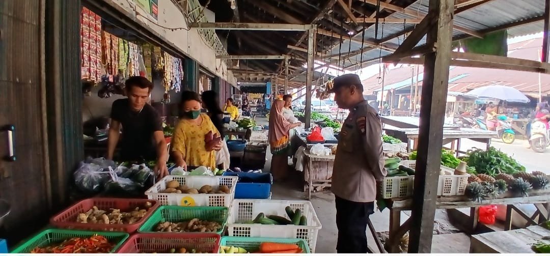 Cegah Praktik Pungli, Polsek Mandor Gencarkan Patroli Siang di Pasar Sayur, Warga dan Pedagang Diimbau Tetap Waspada