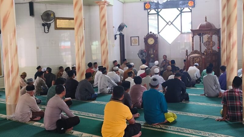 Kapolsek Menyuke Kunjungi Masjid Al-Ikhlas Darit Berikan Imbauan kamtibmas Kepada Warga