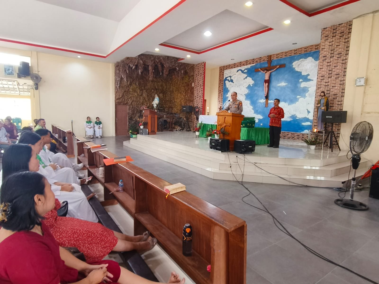 Polres Landak Gelar Minggu Kasih, Perkuat Silaturahmi dan Jamin Keamanan Umat Gereja