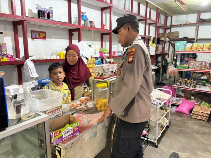 Cegah Toko Dibobol Maling, Polsek Mandor Gencarkan Patroli Malam dan Ingatkan Pemilik Usaha