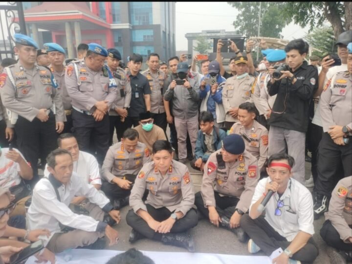 Dua Jurnalis Jadi Korban Bentrokan di Polda Sumsel, Koalisi Pers Desak Pelaku Ditangkap dan Dir Intelkam Dicopot