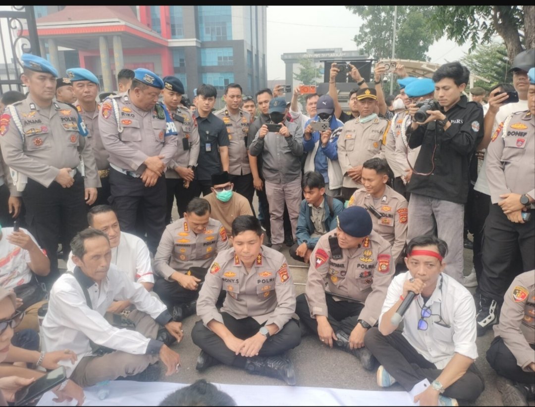 Dua Jurnalis Jadi Korban Bentrokan di Polda Sumsel, Koalisi Pers Desak Pelaku Ditangkap dan Dir Intelkam Dicopot