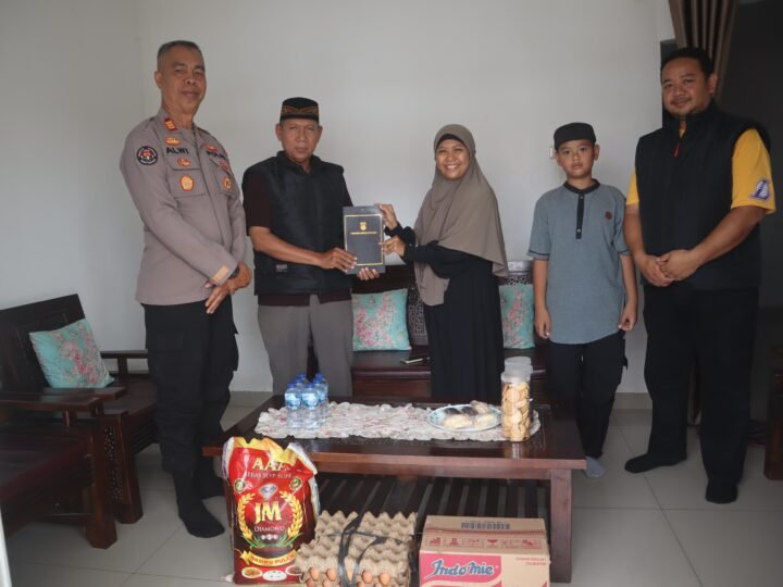 Peringatan HUT ke 75 Divisi Hubungan Masyarakat Polri, Humas Polres Lubuk Linggau Melaksanakan Kegiatan Bakti Sosial Sekaligus Silaturahmi ke Panti Asuhan
