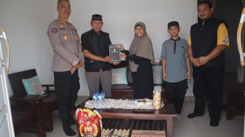 Peringatan HUT ke 75 Divisi Hubungan Masyarakat Polri, Humas Polres Lubuk Linggau Melaksanakan Kegiatan Bakti Sosial Sekaligus Silaturahmi ke Panti Asuhan