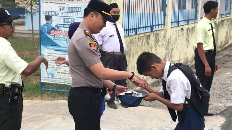 Dalam Rangka Mendukung Program Unggulan Kapolri, Polsek Lubuk Linggau Timur I Turun Langsung Memberikan Pengamanan Sekaligus Pembinaan Kepada Para Pelajar