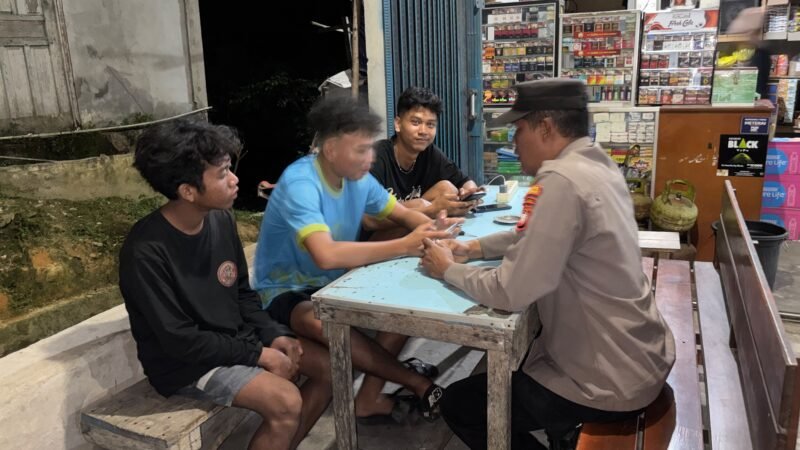 Patroli Sambil Menyapa, Cara Polisi Mandor Jaga Keamanan dan Kebersamaan