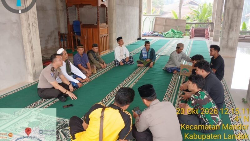 Lewat Quick Wins Jumat Keliling, Kapolsek Mandor Pererat Silaturahmi dan Ajak Masyarakat Jaga Kamtibmas