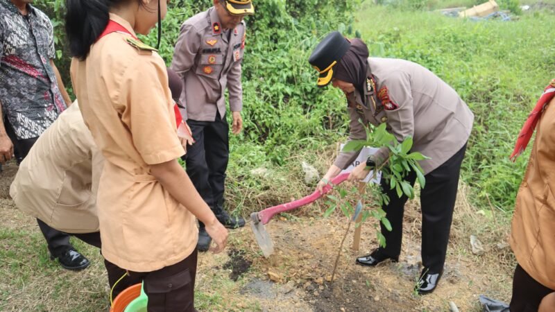Dukung Program Green Policing Quick Wins Polri, Polres Landak Tanam Enam Bibit Pohon