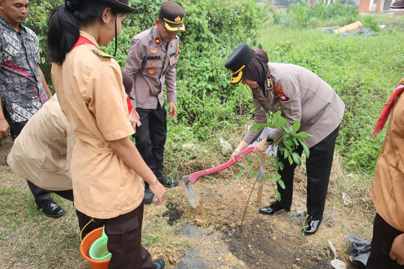 Dukung Program Green Policing Quick Wins Polri, Polres Landak Tanam Enam Bibit Pohon