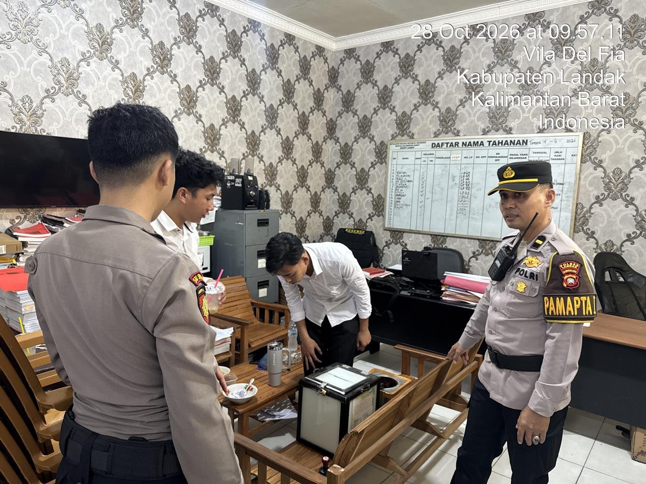 Respons Cepat Layanan 110 Polres Landak, Polisi Tindak Lanjuti Percobaan Pencurian Kotak Amal Masjid Besar Suhada