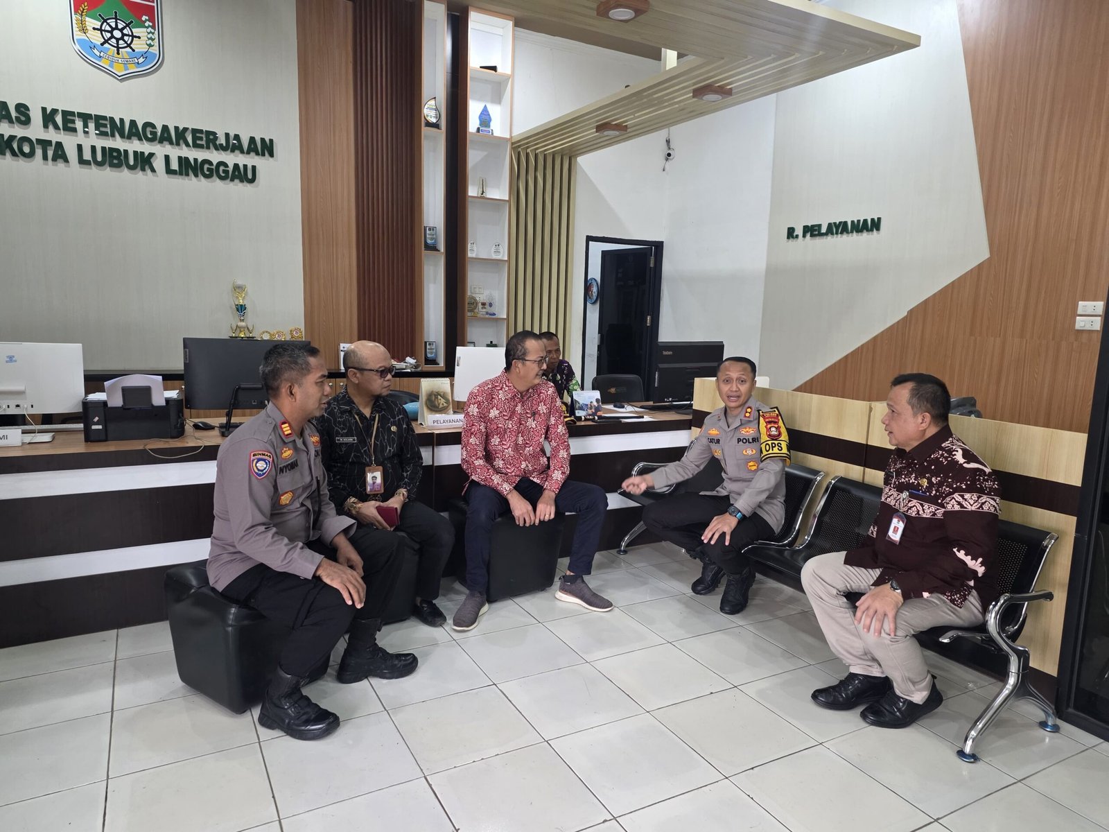 Kapolres Lubuk Linggau Melaksanakan Kegiatan Silaturahmi dan Dialog Strategis Dengan Dinas Ketenagakerjaan Kota Lubuk Linggau
