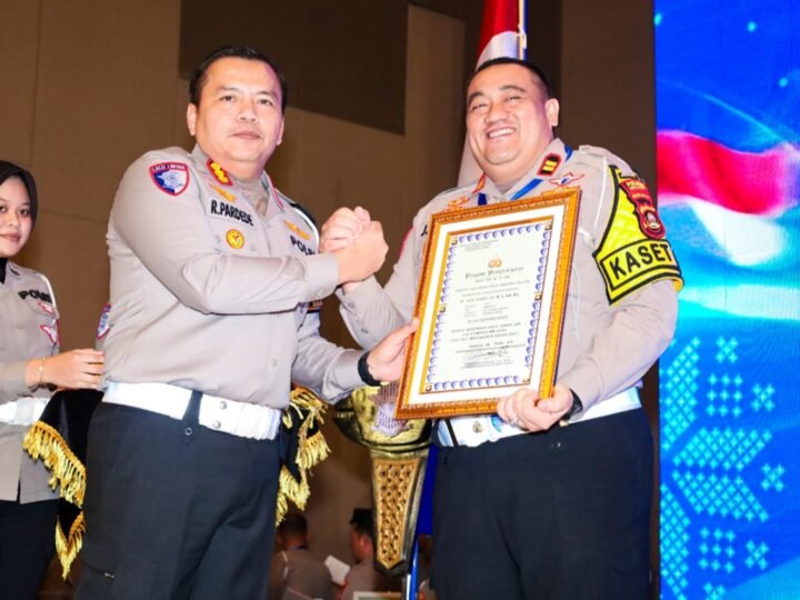 Penegak Hukum Kembali Membuahkan Prestasi, Kapolres Lubuk Linggau di Wakili Oleh Kasat Lantas Menerima Penghargaan Atas Keberhasilan Tim Mengungkap Kasus Tabrak Lari dan Penemuan BBM Ilegal